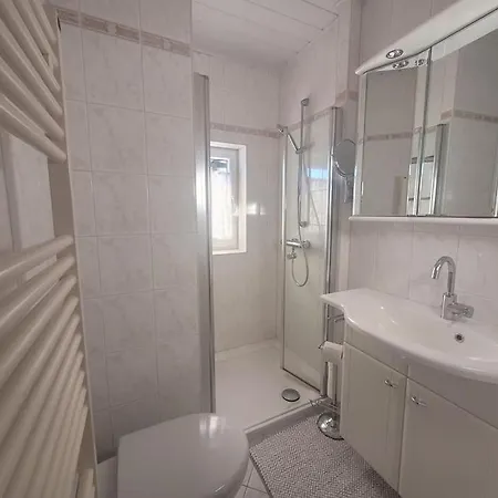 Guenstige, Grosse Im Zentrum Von Appartement