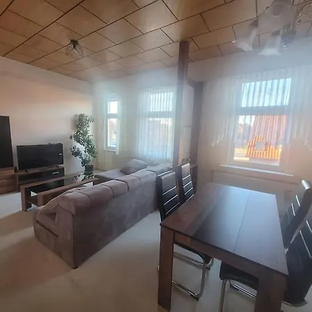 Guenstige, Grosse Im Zentrum Von アパート *